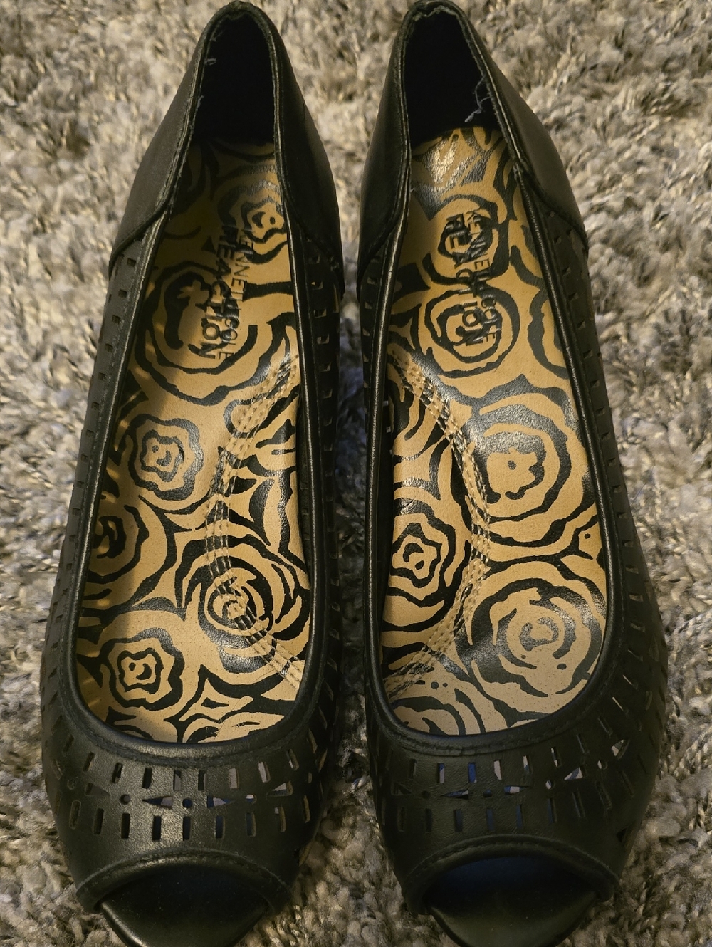 Kenneth Cole Reaction Chill 2 The Bone Black Peep-Toe Wedges with Floral Insole